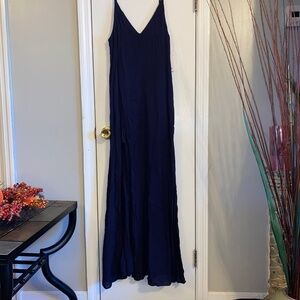 Toni size medium new maxi dress color navy blue
